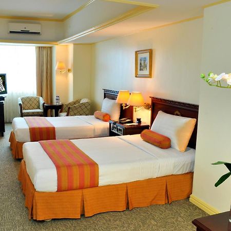 Networld Hotel Spa And Casino Pasay Exteriér fotografie