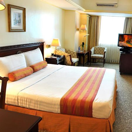 Networld Hotel Spa And Casino Pasay Exteriér fotografie