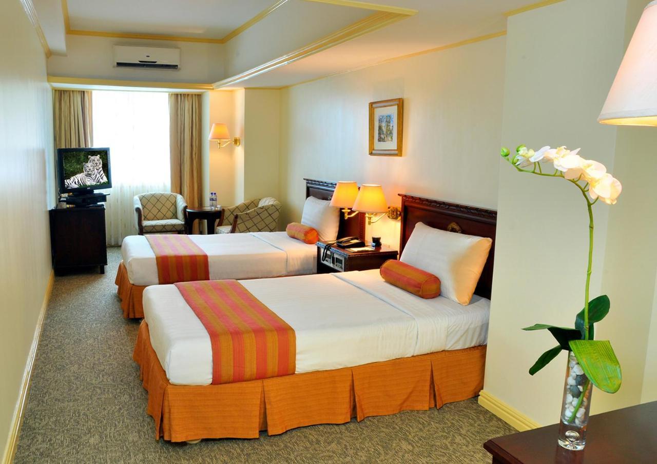 Networld Hotel Spa And Casino Pasay Exteriér fotografie
