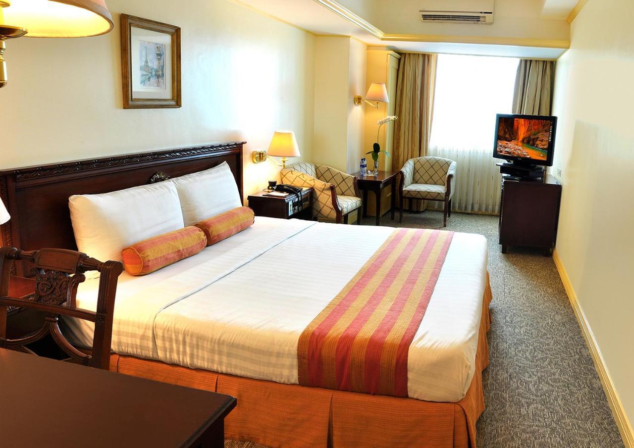 Networld Hotel Spa And Casino Pasay Exteriér fotografie